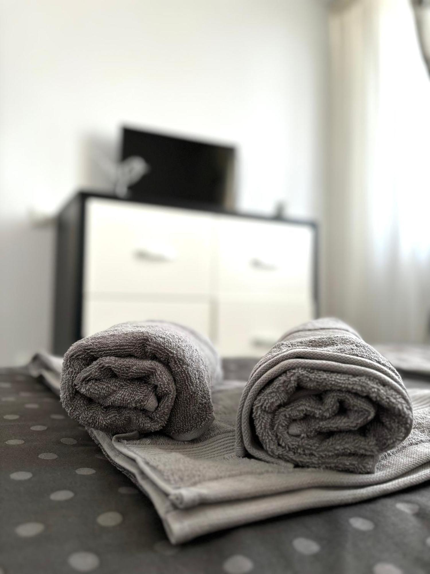 Taste Of Iasi - Two Room Apartment - Central - Sunset Touch Exteriör bild