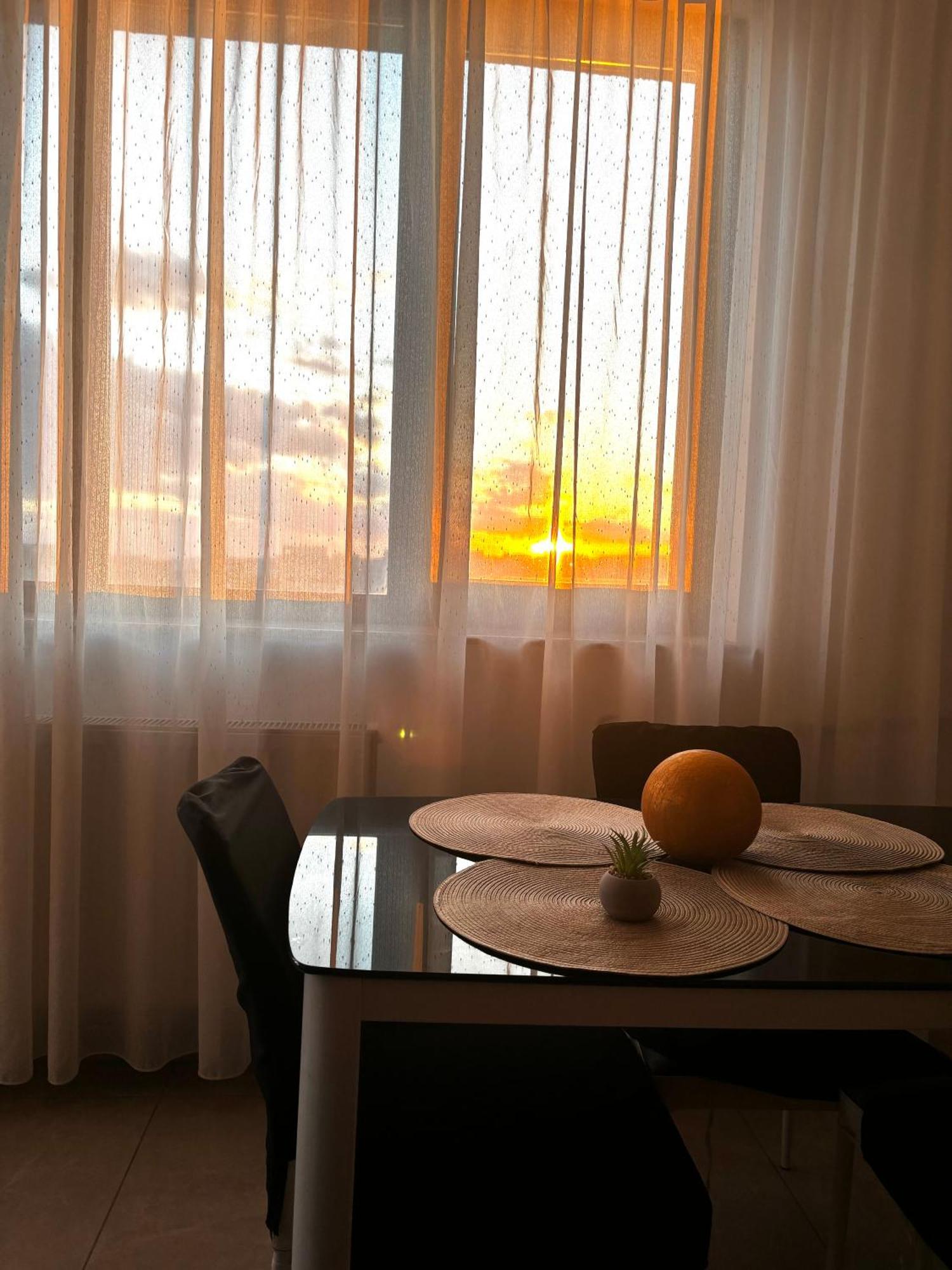 Taste Of Iasi - Two Room Apartment - Central - Sunset Touch Exteriör bild
